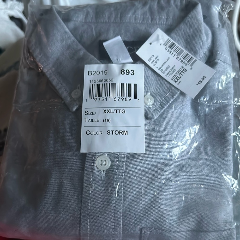 New With Tags The Children’s Place boys Oxford button down shirt. Size XXL/16.